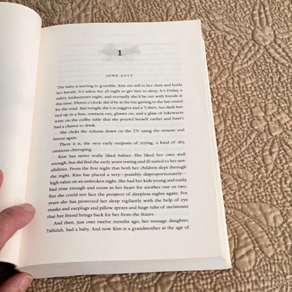 📚THE NIGHT SHE DISAPPEARED. - Picture 7 of 7